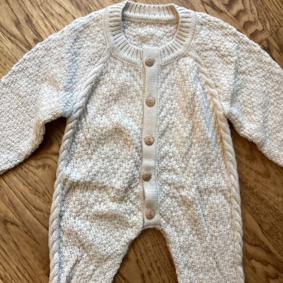 NEW! OLD NAVY CABLE KNIT BABY SWEATER ONE-PIECE ROMPER BEIGE O/S COZY - Picture 2 of 3